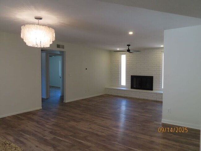Building Photo - Heather ****$500 Off 1st Month Rent****