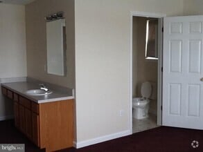 Building Photo - 69 Yellowwood Ct