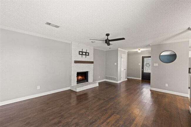 Building Photo - 2808 Firecrest Dr