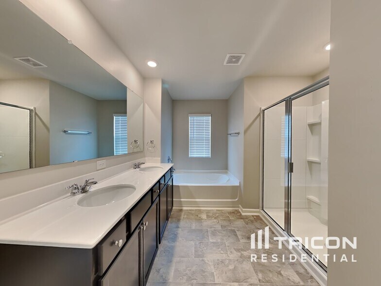 Building Photo - 4827 Golden Finch Ln