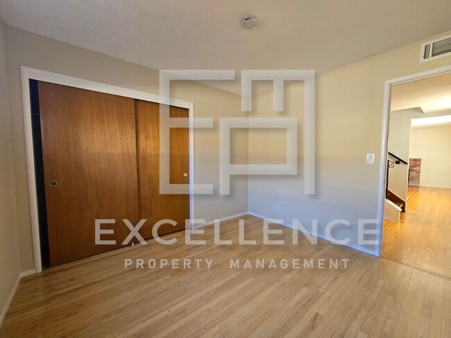 Building Photo - 2 Story 4/2 + Office, Hwf, Pets Negotiable...