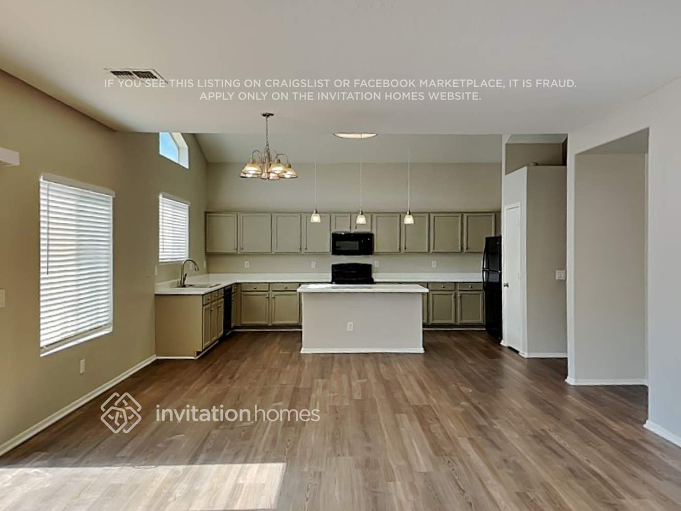 Building Photo - 12813 W Mauna Loa Ln