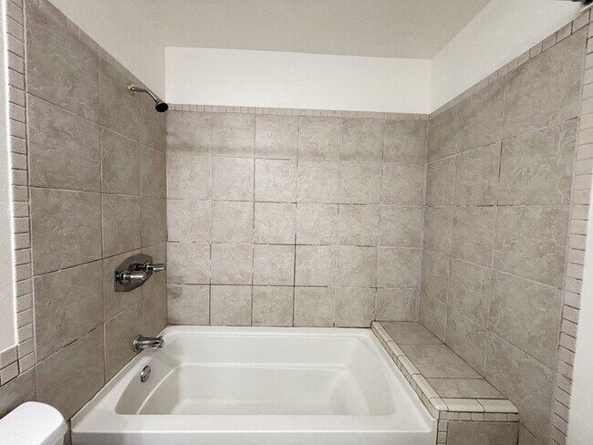 Building Photo - 2243 Aspen Hills Dr