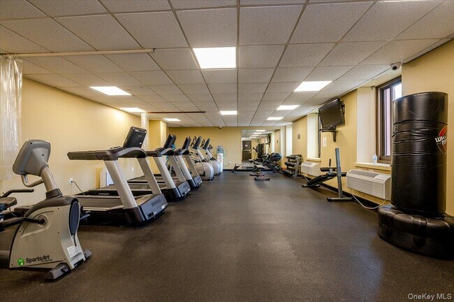 Building Photo - 100 W Broadway