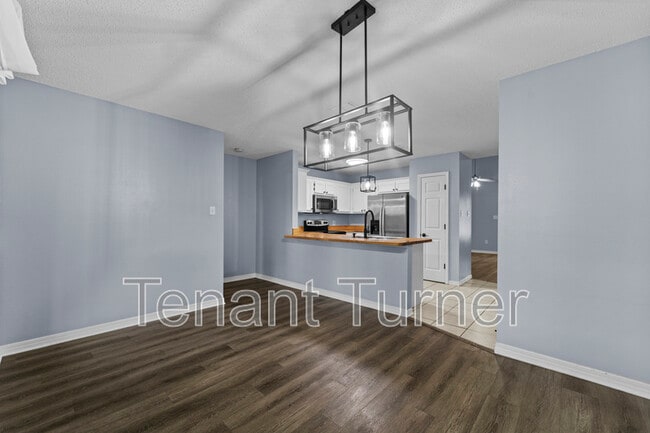 Building Photo - 13300 St Martin Dr