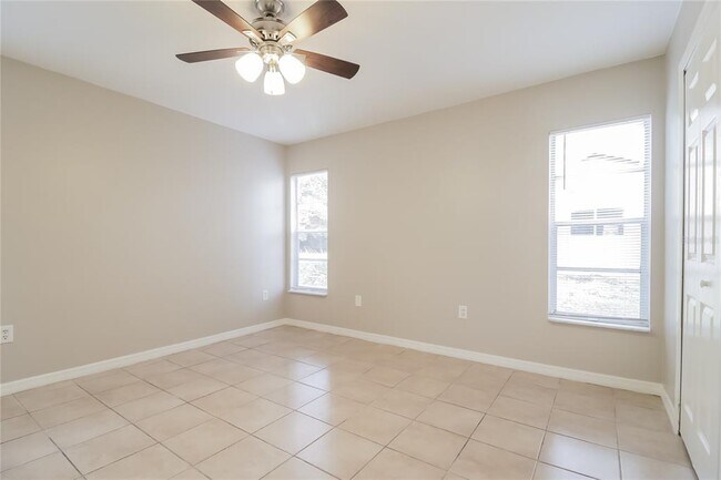 Building Photo - 5353 Pale Horse Dr