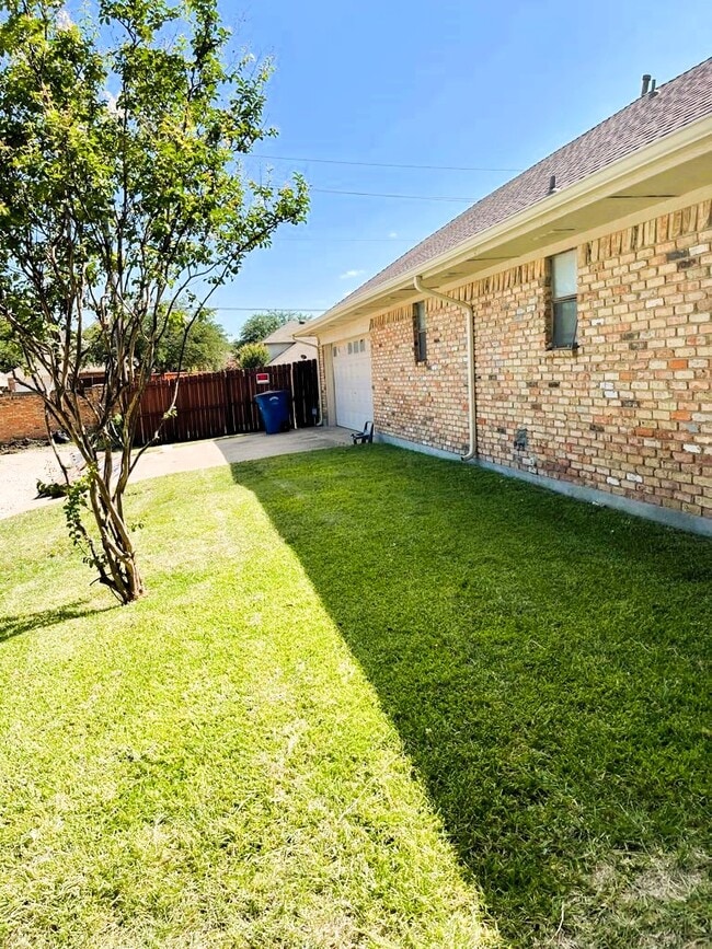 Building Photo - 4204 Country Brook Dr