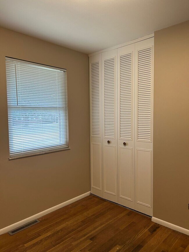 Building Photo - 3710 Hickory Ln