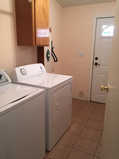 Building Photo - Beautiful 3 bedroom Overlooking River
