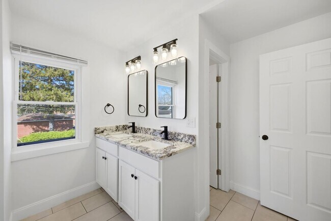 Building Photo - 417 S Huron Ave