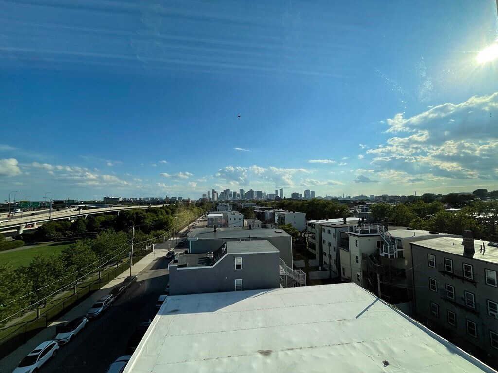 Building Photo - 315 Chelsea St