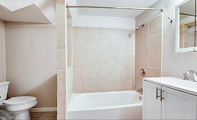 Building Photo - 2822 O'Reilly St
