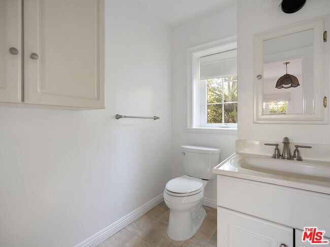 Building Photo - 13161 Addison St