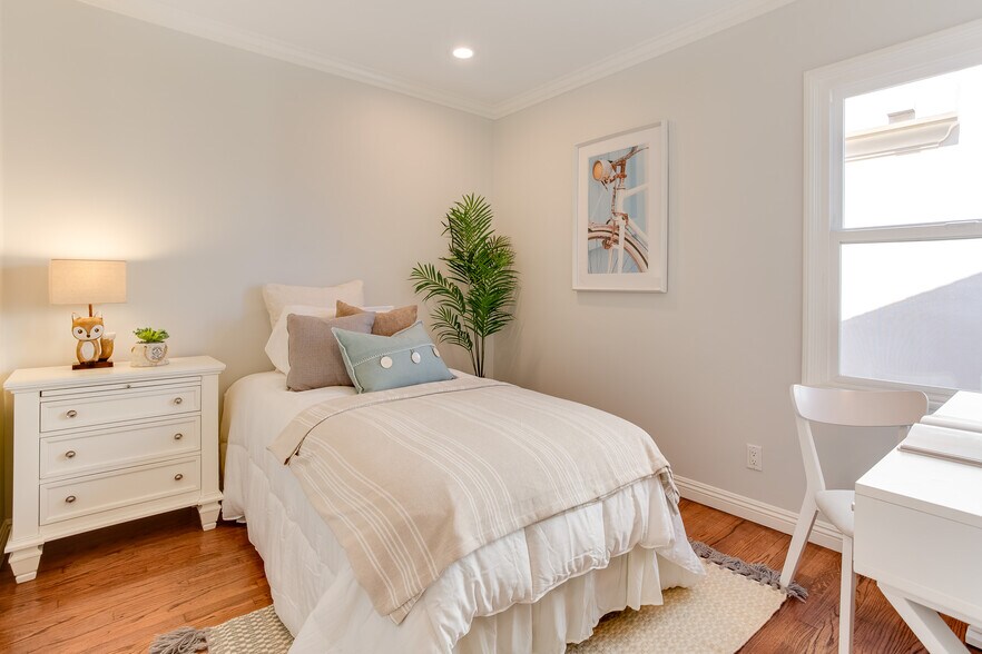 Building Photo - 8345 Westlawn Ave