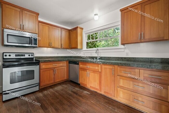 Building Photo - Modern Mediterranean 2 Bed/2 Bath with plenty of space - Pet Friendly!