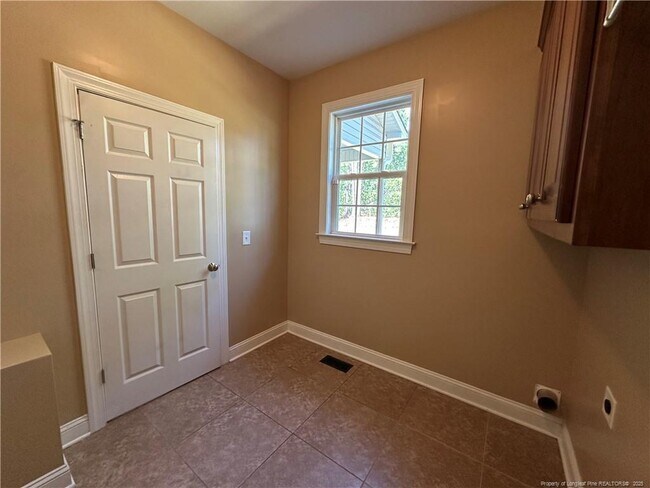 Building Photo - 195 Quail Hollow