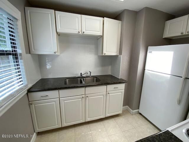 Building Photo - 4565 Royal Ave