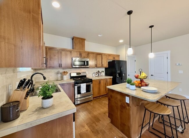 Building Photo - Modern 4-Bedroom Gem | Maintenance-Free Living & Private Side Yard!