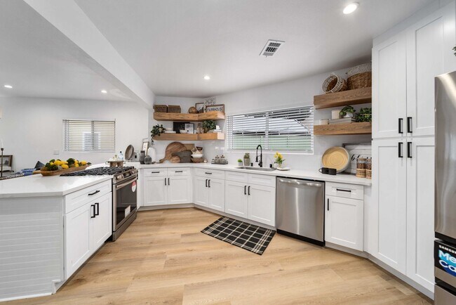 Building Photo - 11946 Aneta St