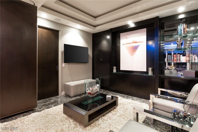 Building Photo - 3750 S Las Vegas Blvd