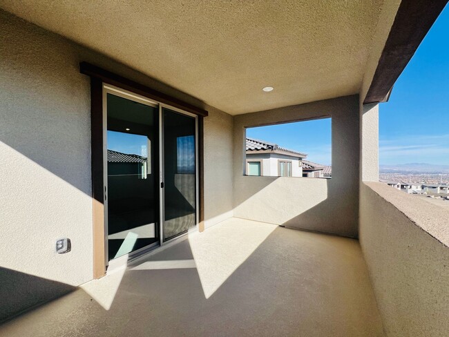 Building Photo - s 4 bedroom 2.5 Bathrooms with Loft, home ...