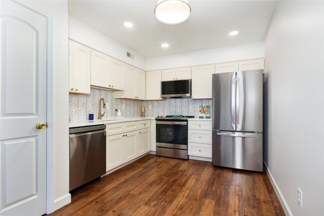 Building Photo - 9608 Bent Pine Dr