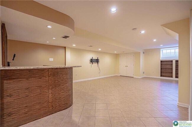 Building Photo - 1753 Pinewind Dr