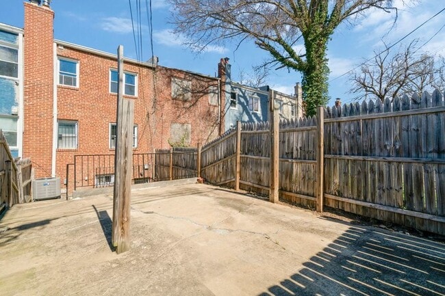 Building Photo - 2268 Mt View Pl SE