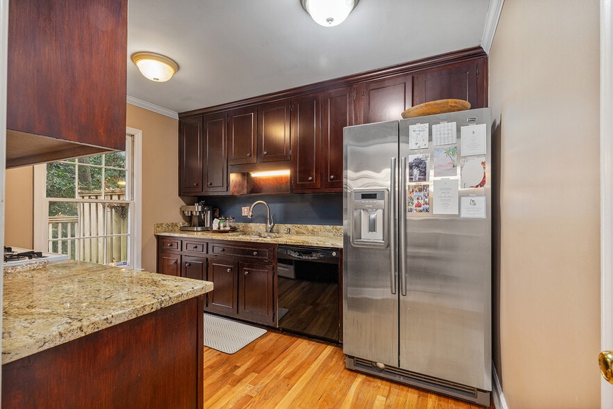 Building Photo - 104 Terrace Dr NE