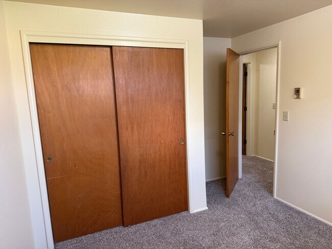 Building Photo - Nice single level 2 bedroom 1 bath house in Springfield!