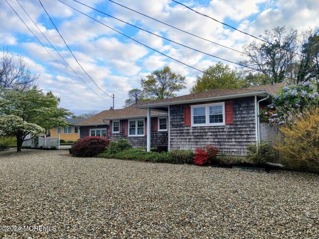 Building Photo - 1176 Fern St