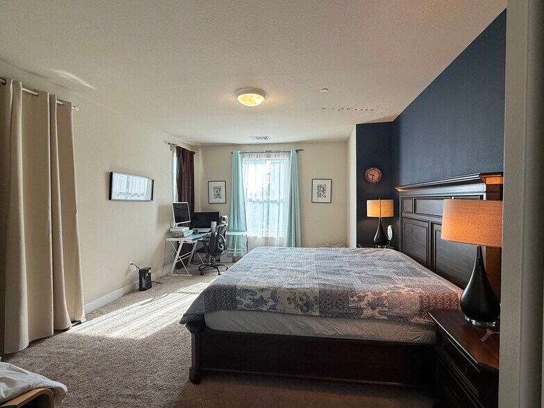 Very spacious Master Bedroom - 27 Rogers Ln