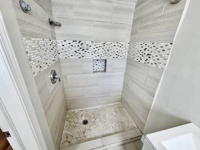 Building Photo - 2603 Carnes Ave