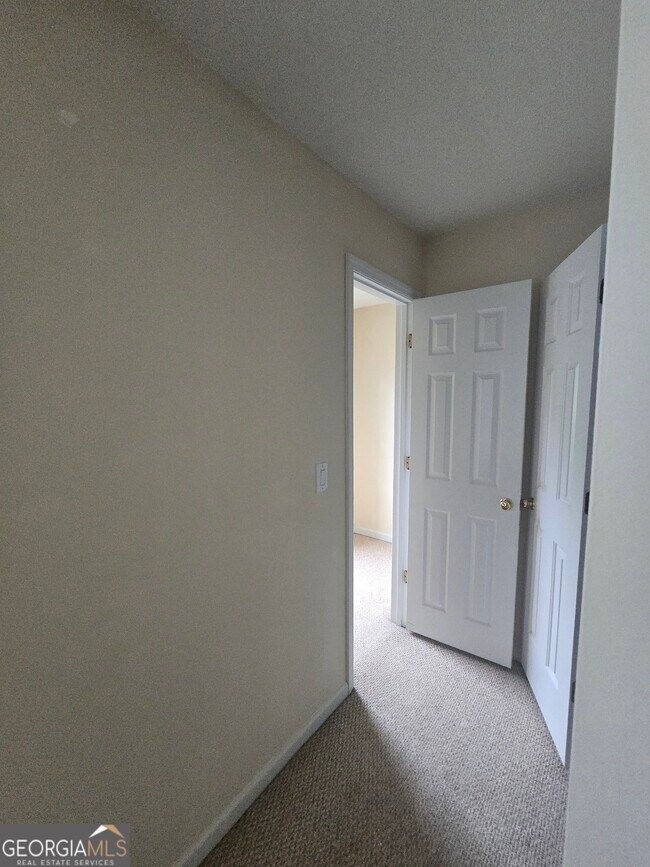 Building Photo - 3490 Runnymeade Dr