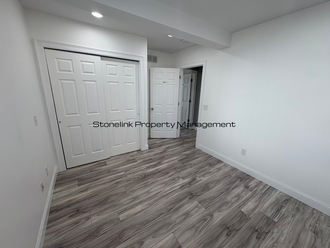 Building Photo - Fully Renovated Condo For Rent in West War...