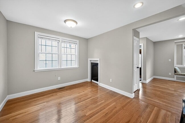 Building Photo - 28 Webster St