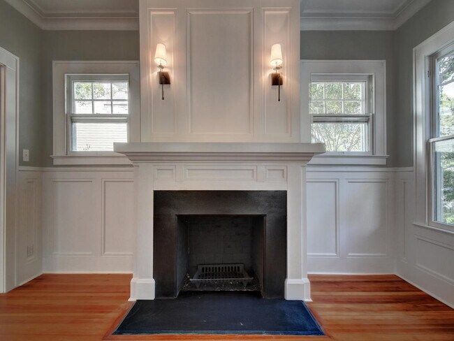 Building Photo - UT PRE-LEASE: Luxury 4 bedroom home in Wes...