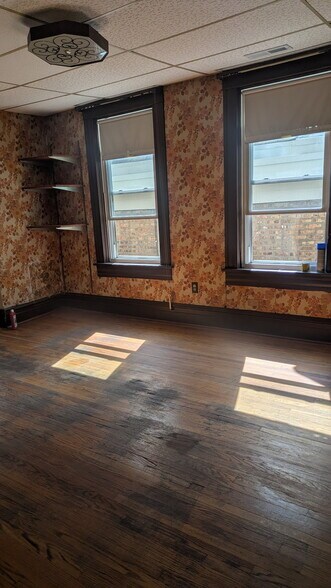 Building Photo - 3621 S Hamilton Ave