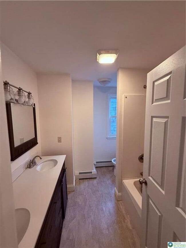 Building Photo - 3 bedroom 1 bathroom