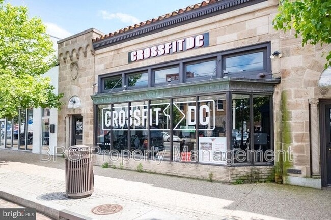 Building Photo - 1037 5th St NE