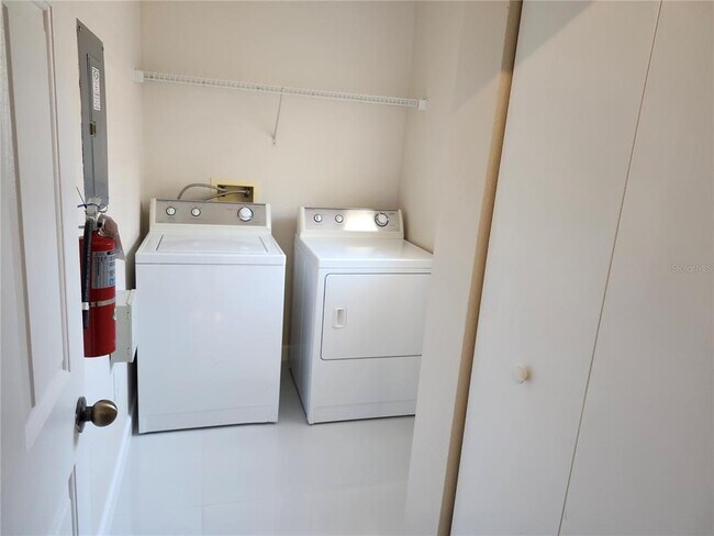 Building Photo - 2279 Portofino Pl