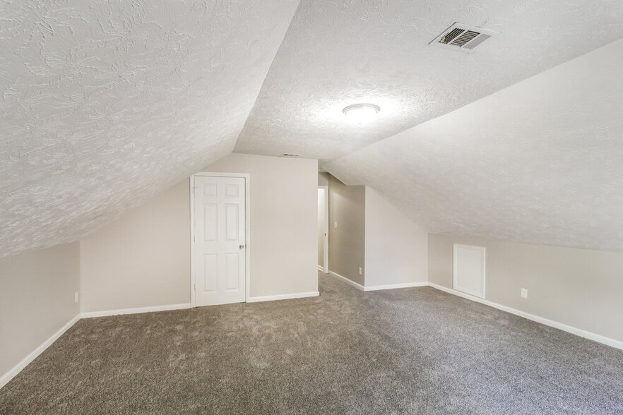 Building Photo - 6583 Carriage Ln