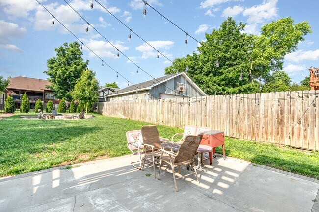 Building Photo - Charming Renovated East Nashville Home wit...