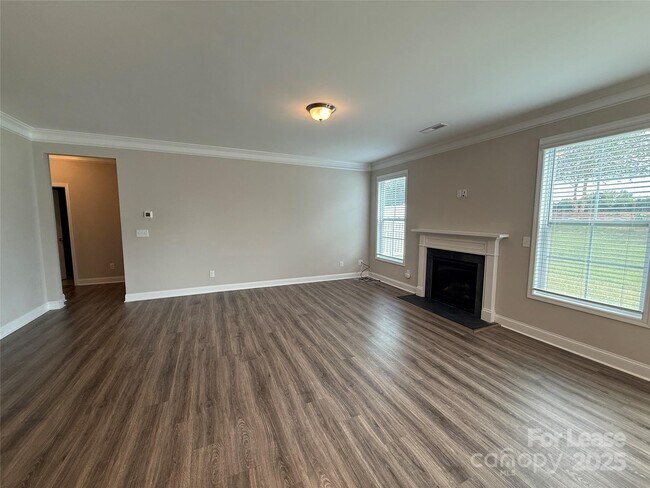 Building Photo - 106 E Americana Dr