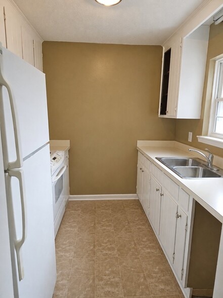 Building Photo - 3705 Nealshire Dr NW