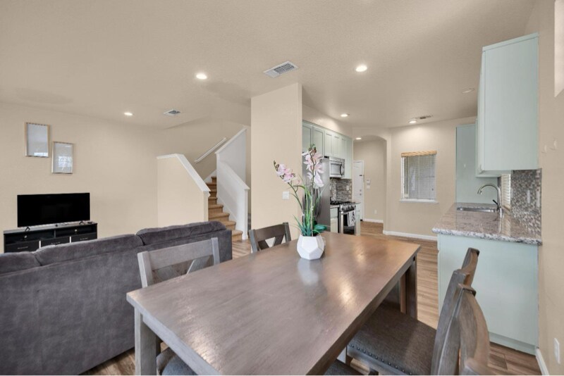 Building Photo - 3355 Seymour Ct