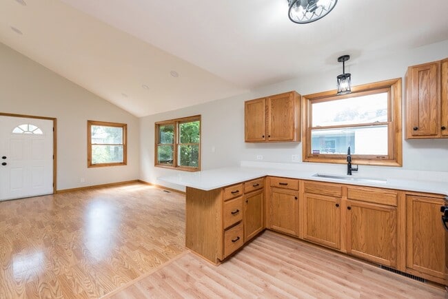 Building Photo - 2131 Prospect Ave