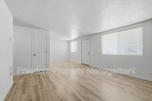 Building Photo - 3114 Iowa Ave
