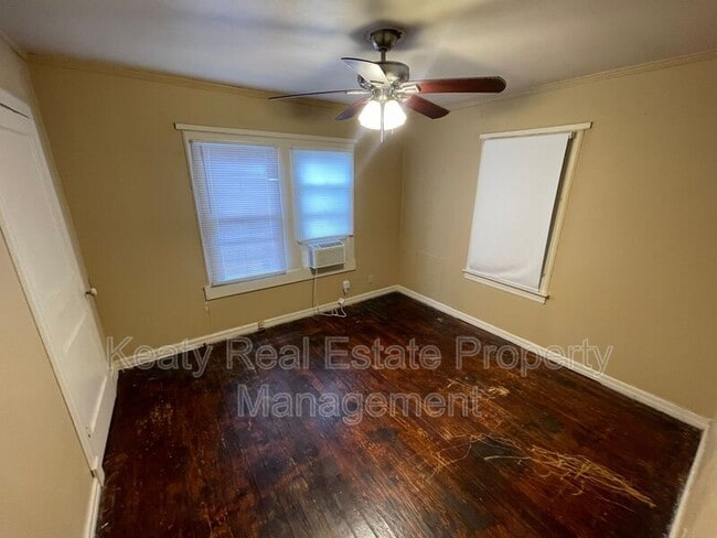 Building Photo - 409 Silkwood St