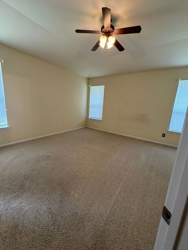 Building Photo - Beautiful 2 Story 4 Bdrm 2.5 Bath With a Loft